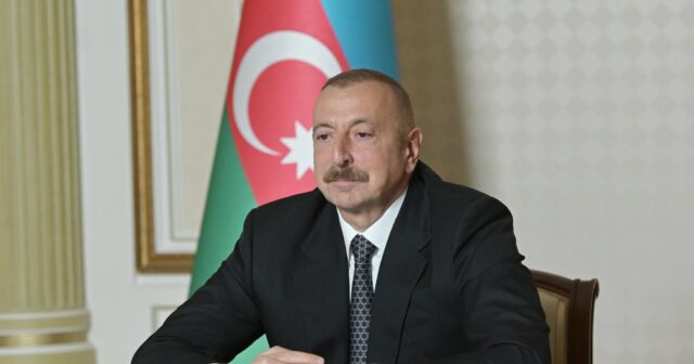 İlham Aliyev’in Mesud Pezeşkiyan ile sınırlı katılımlı görüşmesi başladı
