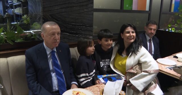 Cumhurbaşkanı Recep Tayyip Erdoğan, kafede vatandaşlarla sohbet etti