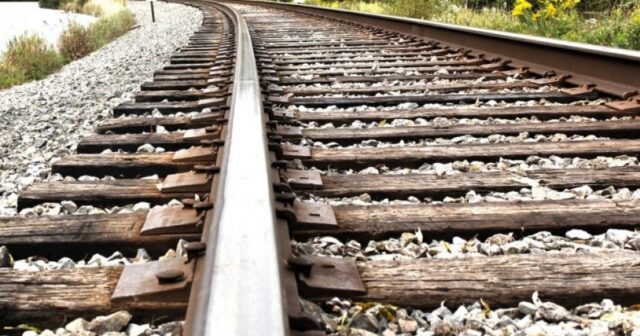 Hırsızlar kabloları çaldı: 10 binlerce kişi yolda kaldı