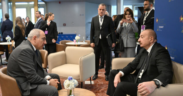 İlham Aliyev’in Arnavutluk’ta Nikol Paşinyan ile ayaküstü görüşmesi oldu