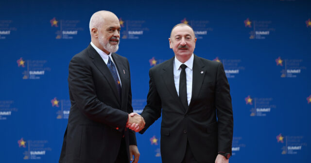 İlham Aliyev, Avrupa Siyasi Topluluğu Zirvesi’nin açılış törenine katılıyor