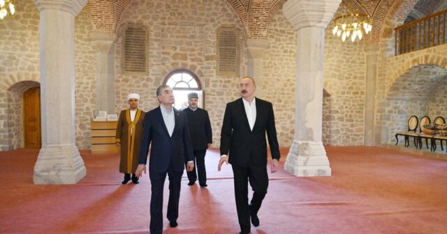 İlham Aliyev ve Gurbanguli Berdimuhamedov, Şuşa’da Yuxarı Gövhər Ağa camisini ziyaret ettiler.