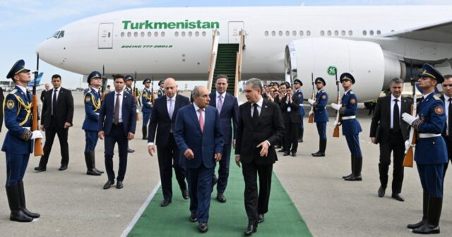 Gurbangulu Berdimuhammedov Azerbaycan’a ziyarete geldi