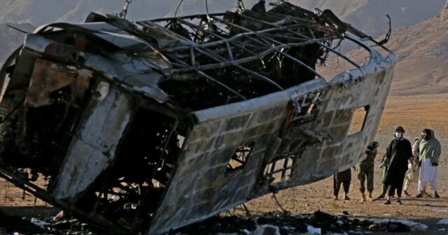 Afganistan’da yoldan çıkan otobüs devrildi! 25 kişi can verdi
